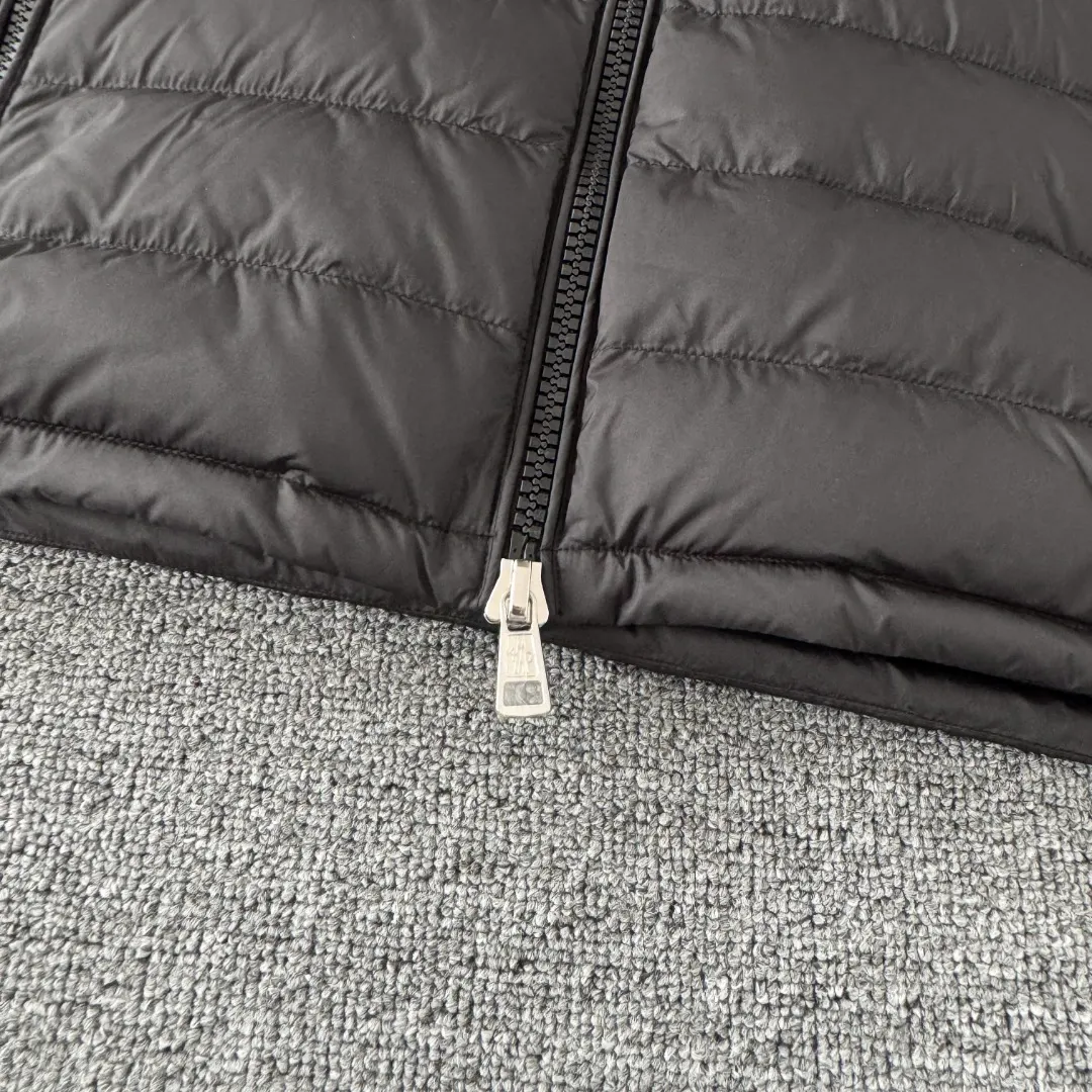 Hooded Lightweight Quilted Down Jacket D42024717 — view 6