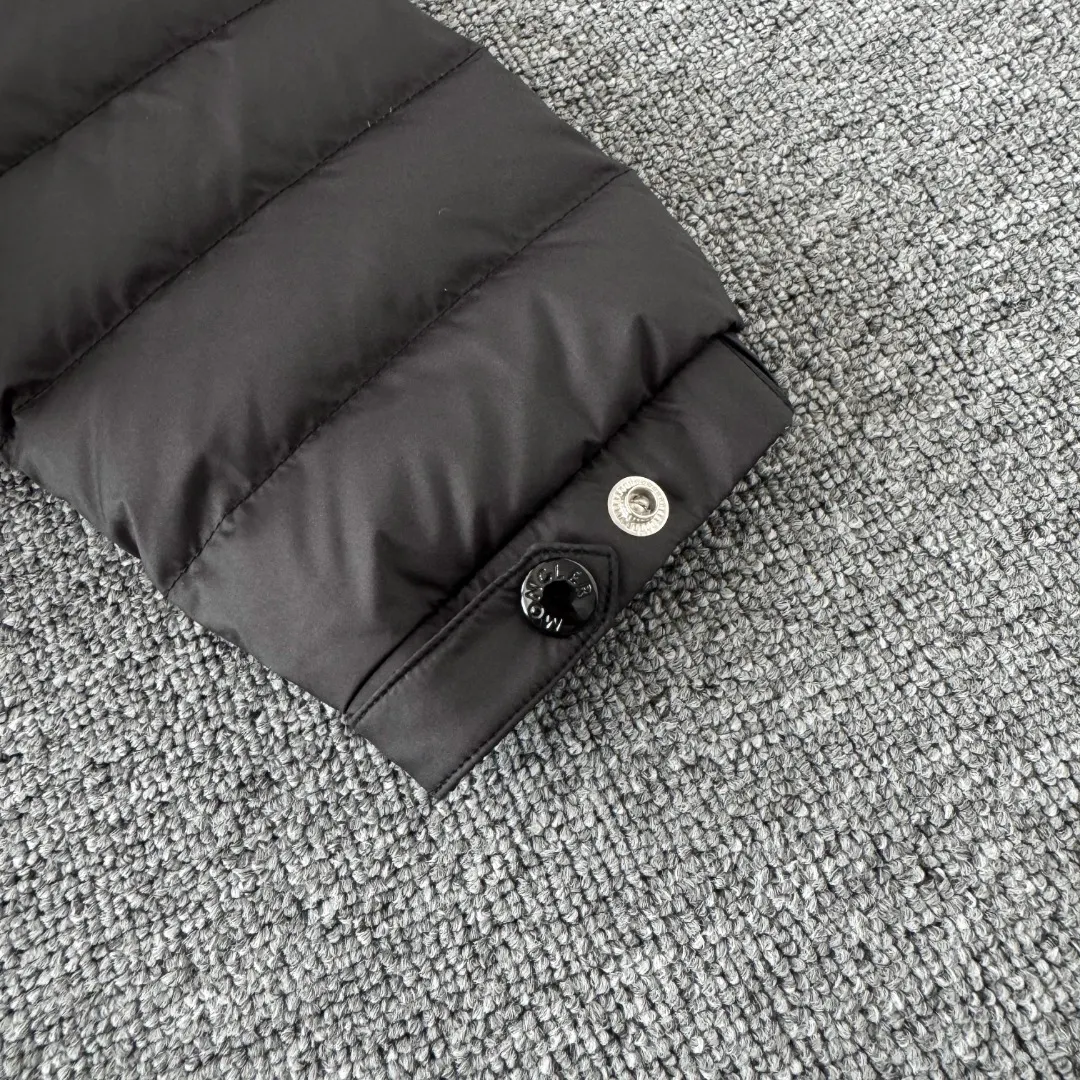 Hooded Lightweight Quilted Down Jacket D42024717 — view 8