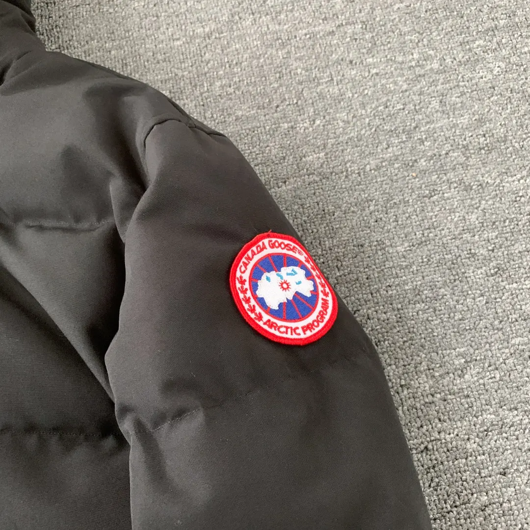 Fur-Trimmed Down-Filled Puffer Jacket D43024706 — view 6