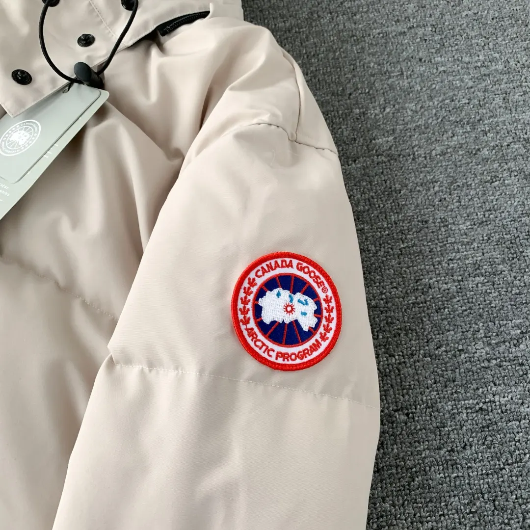 Fur-Trimmed Down-Filled Puffer Jacket D43024704 — view 5