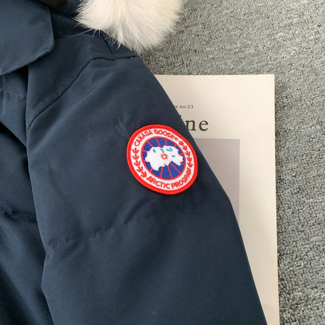 Fur-Trimmed Down-Filled Parka Jacket D43024703 — view 5