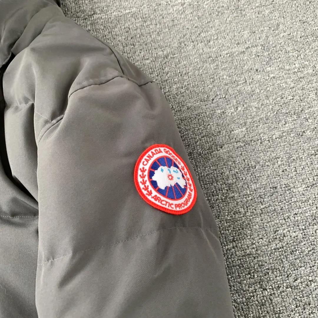 Fur-Trimmed Down-Filled Puffer Jacket D43024702 — view 6