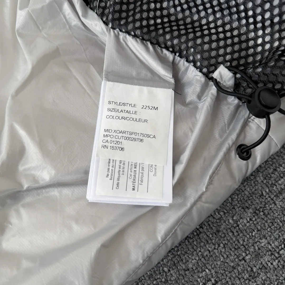 Crofton Hooded Down Puffer Jacket D45024846 — view 9