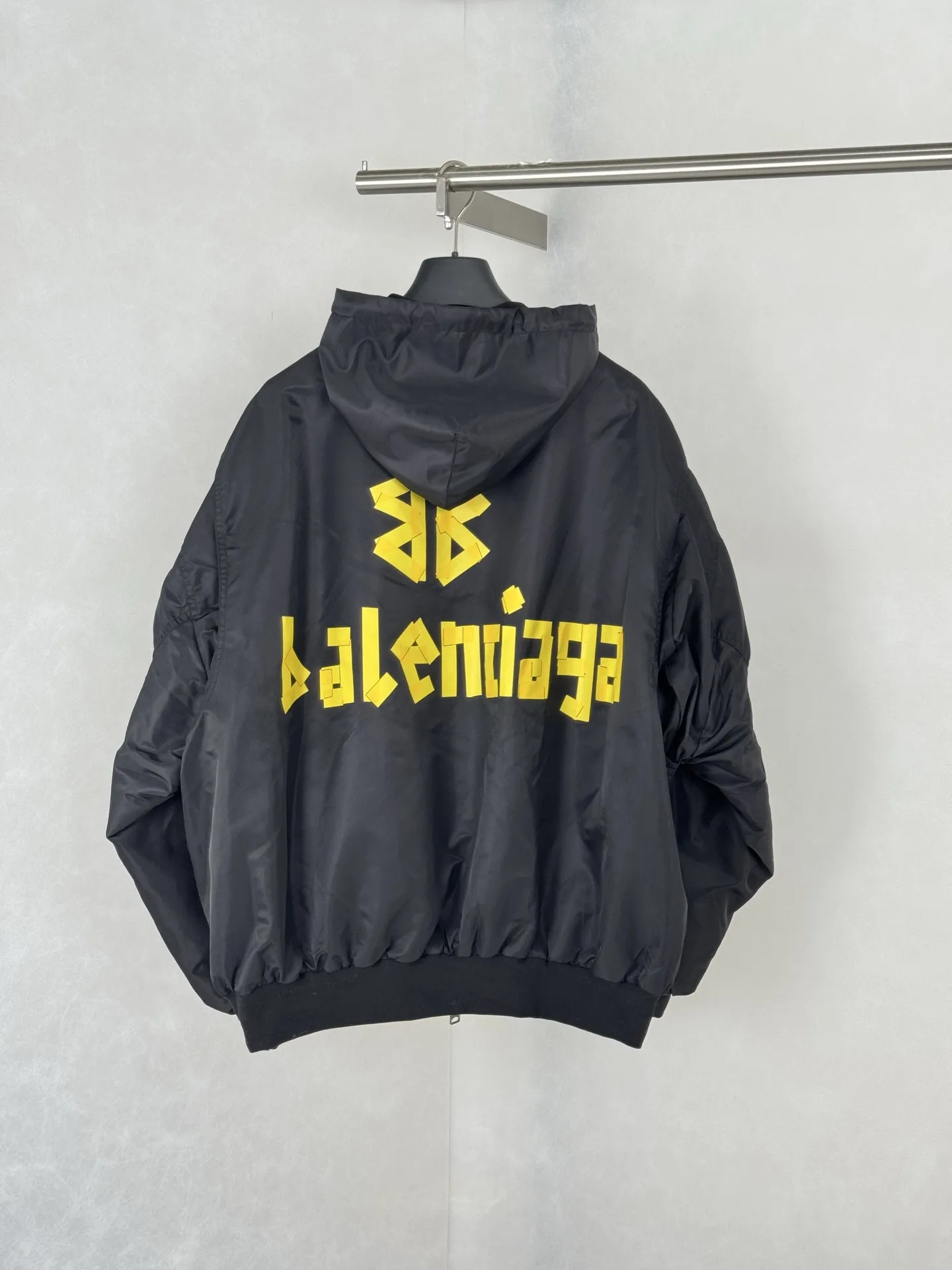 Tape Print Hooded Bomber Jacket D46021254 — view 2