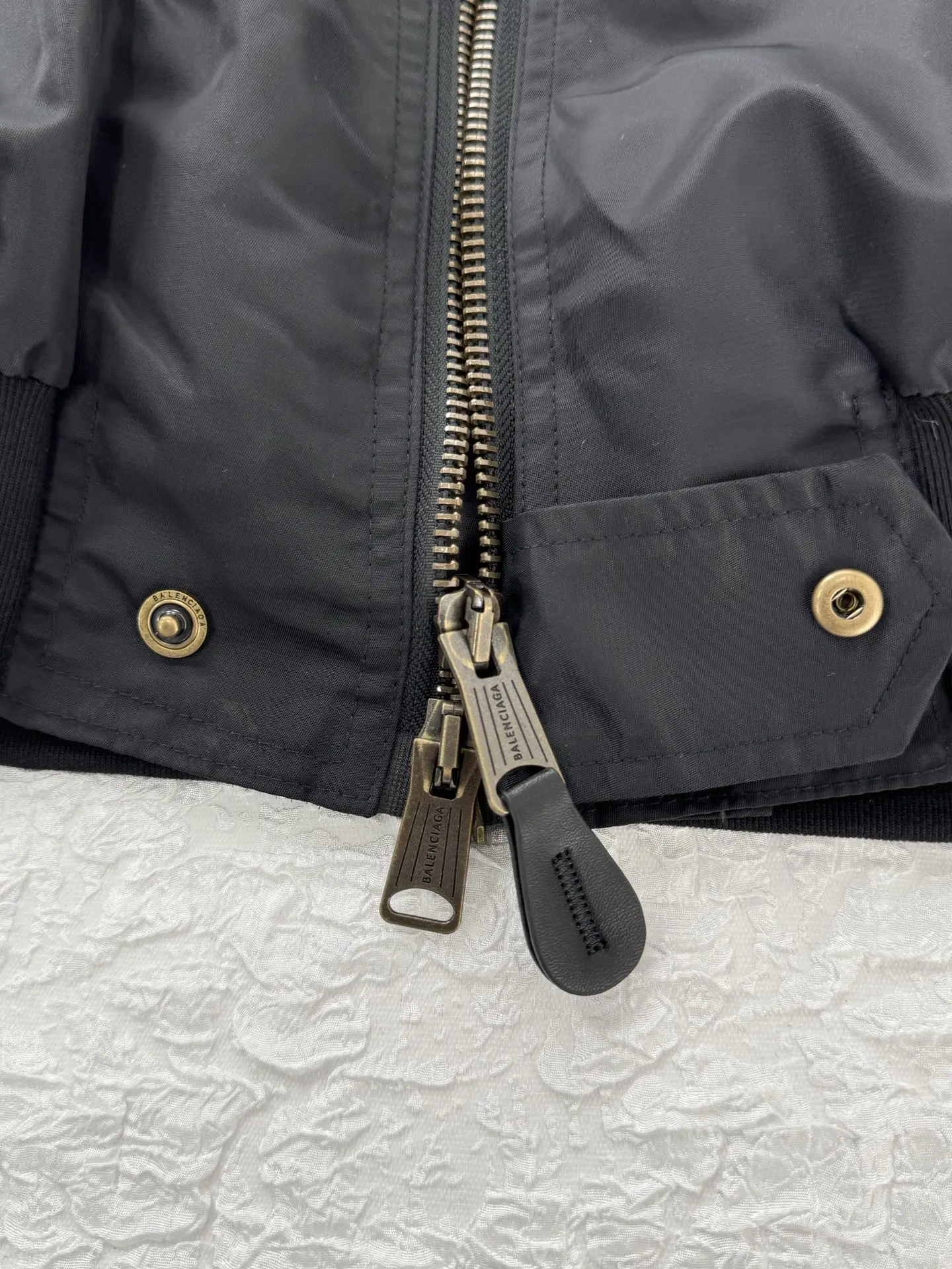 Tape Print Hooded Bomber Jacket D46021254 — view 9