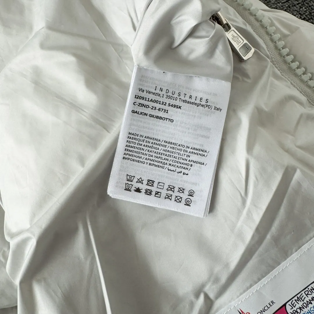 Maya 70th Anniversary Matte Down Puffer Jacket D47024781 — view 11