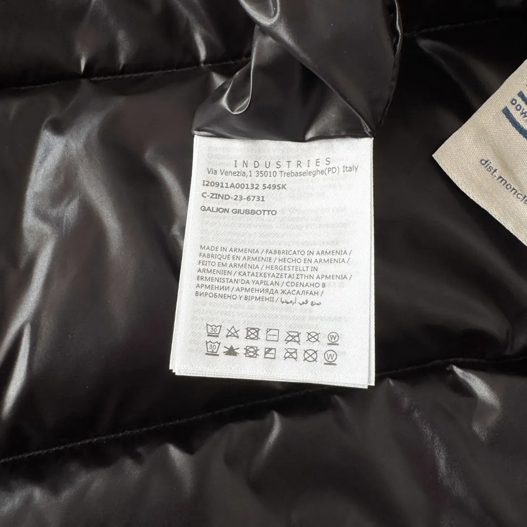 Maya 70th Anniversary Matte Down Jacket D47024784 — view 9