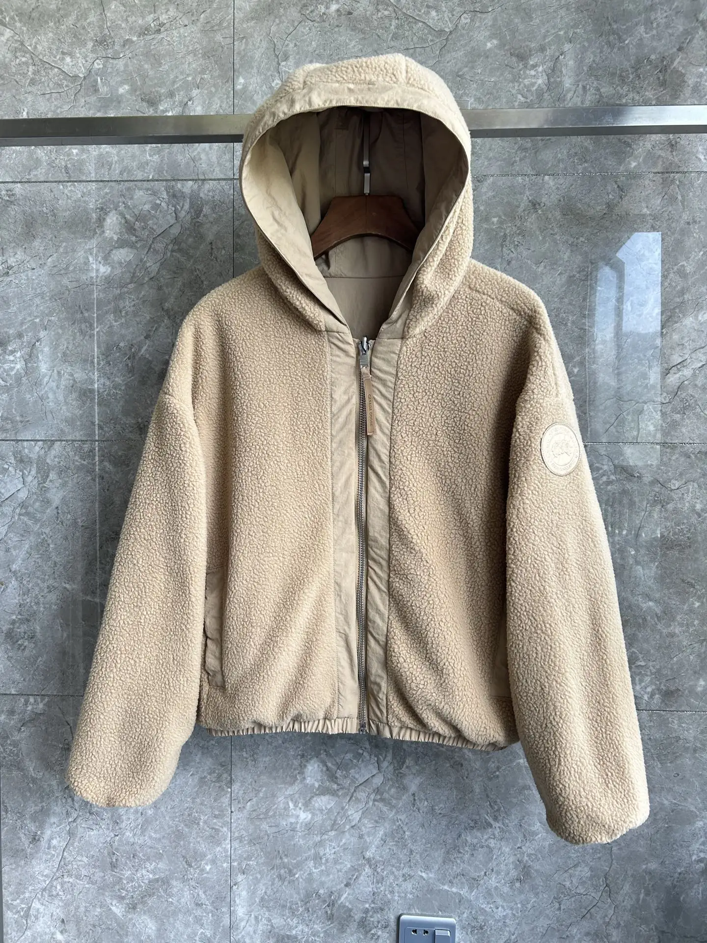 Alberni Reversible Hooded Fleece Bomber Jacket D48024082 — view 2