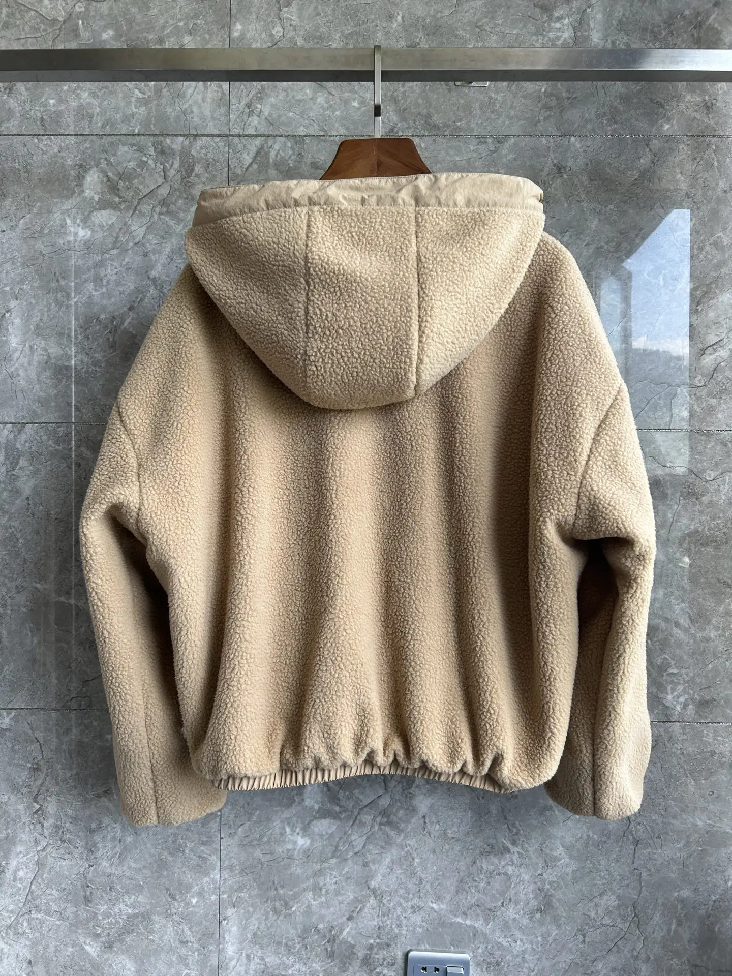 Alberni Reversible Hooded Fleece Bomber Jacket D48024082 — view 3