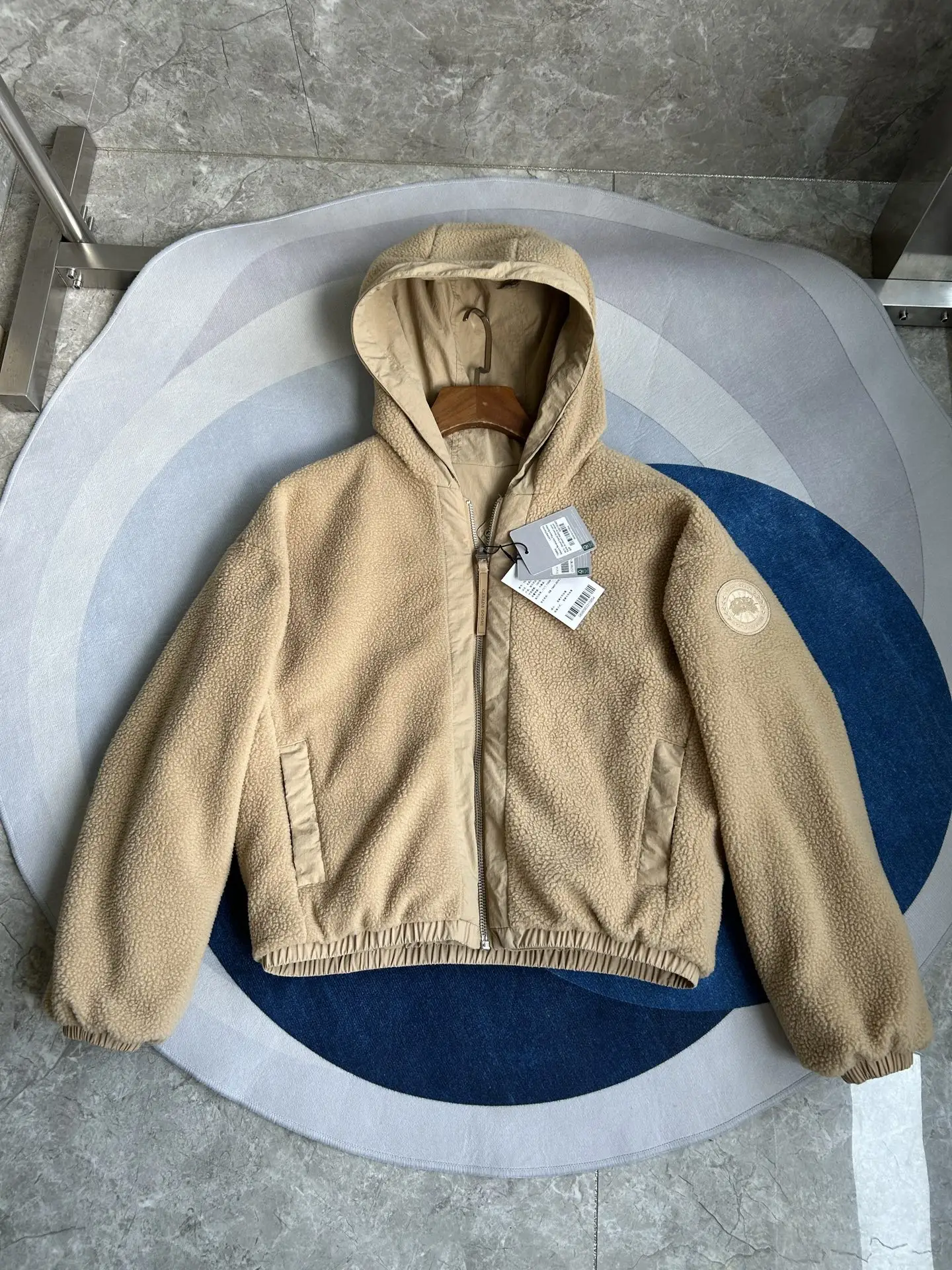 Alberni Reversible Hooded Fleece Bomber Jacket D48024082 — view 4