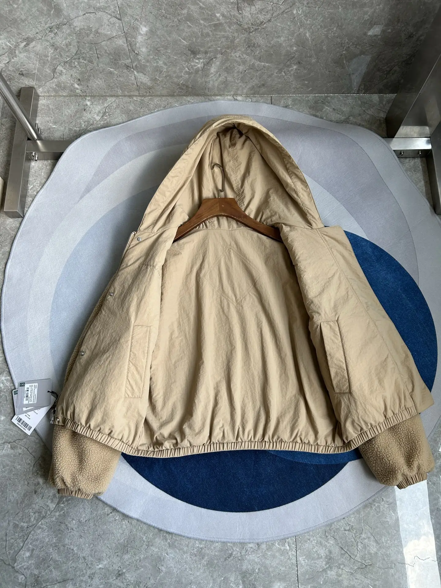 Alberni Reversible Hooded Fleece Bomber Jacket D48024082 — view 5