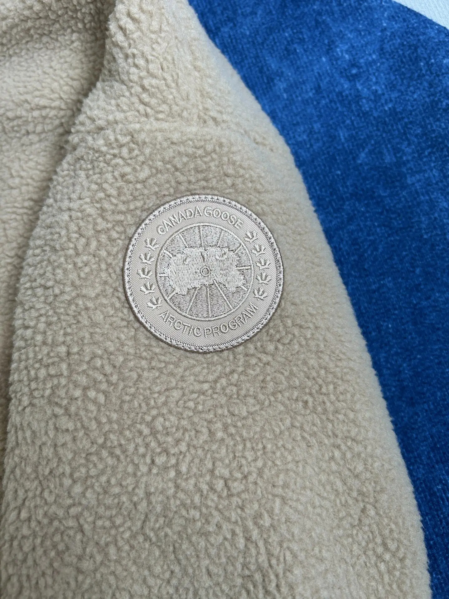 Alberni Reversible Hooded Fleece Bomber Jacket D48024082 — view 8