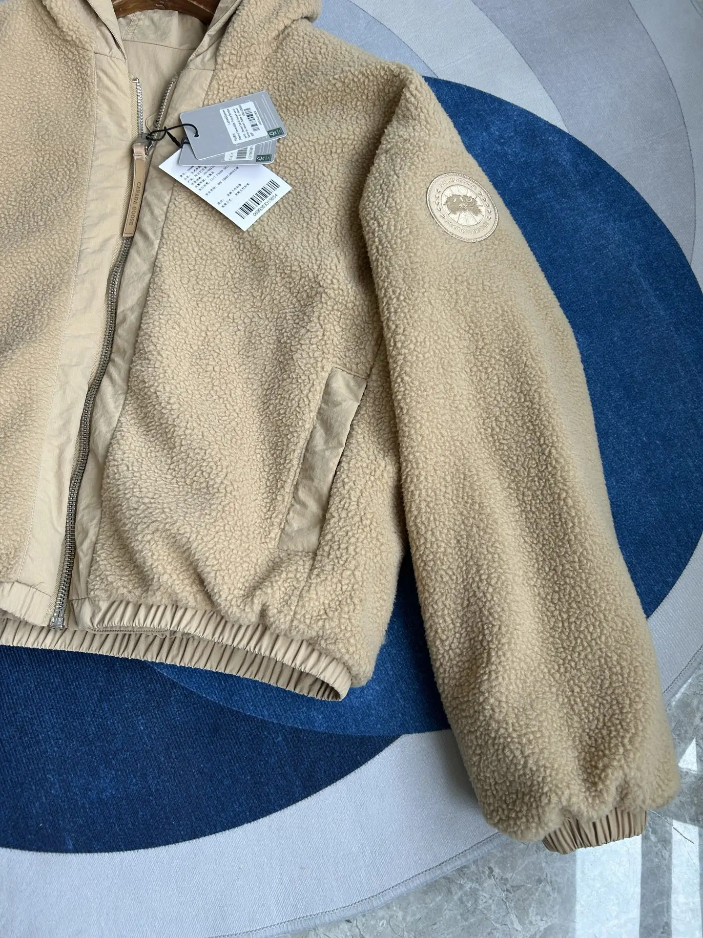 Alberni Reversible Hooded Fleece Bomber Jacket D48024082 — view 17