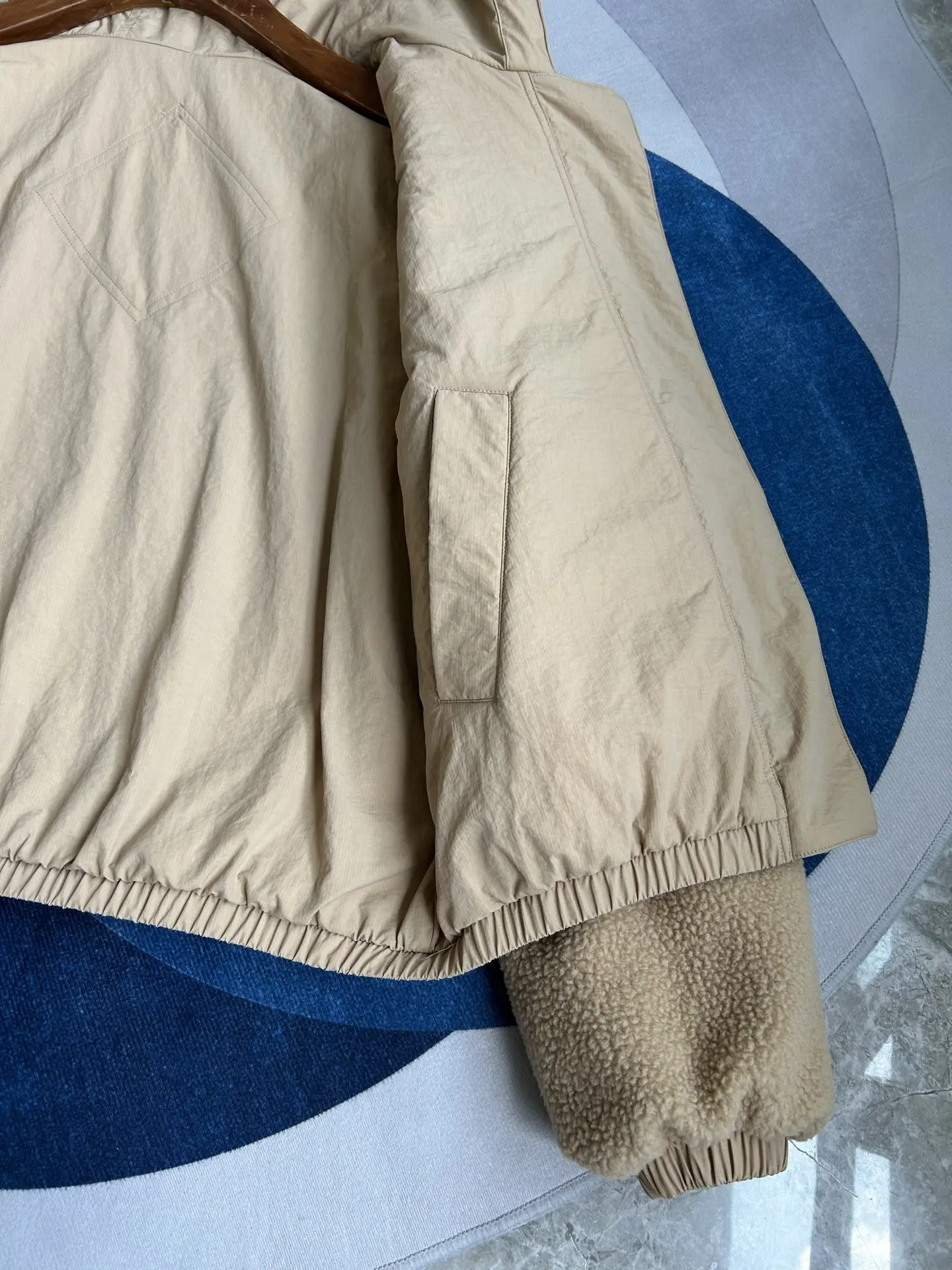 Alberni Reversible Hooded Fleece Bomber Jacket D48024082 — view 20