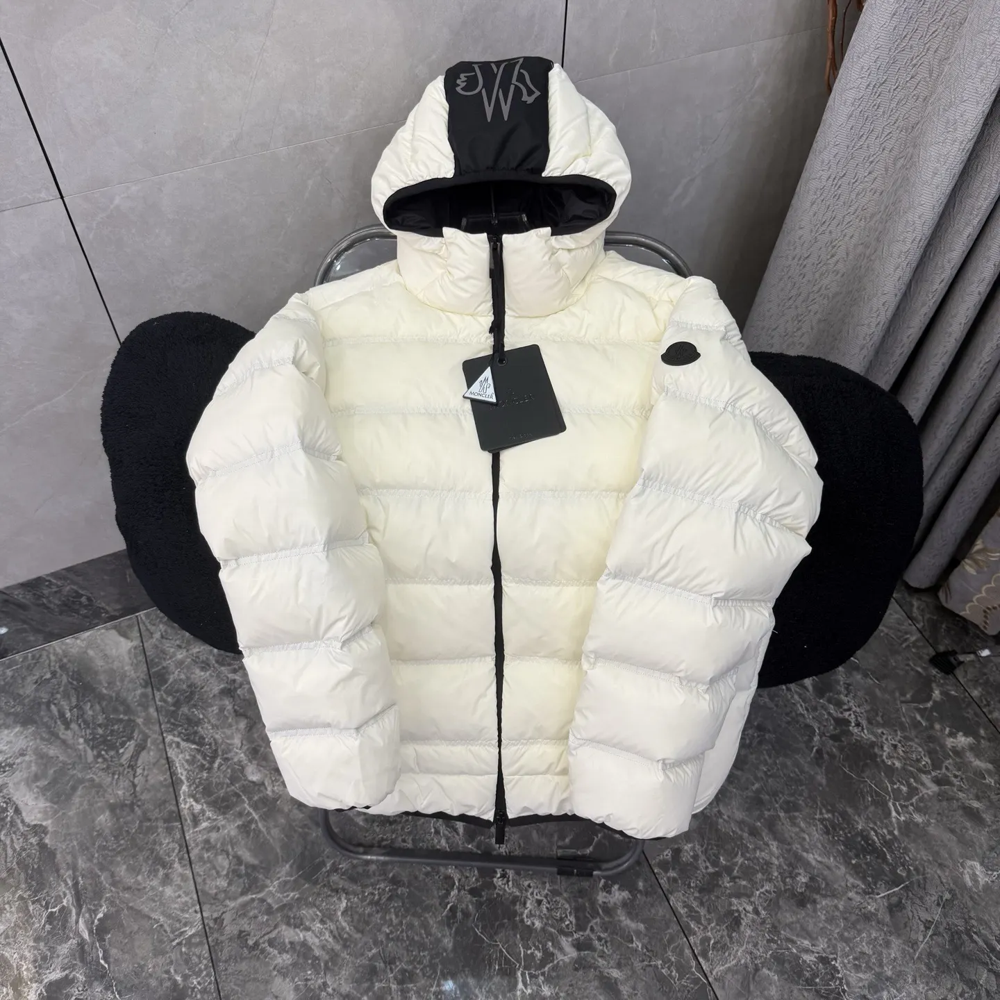 Moncler Gardy Hooded Down Puffer Jacket D51021267 — view 4