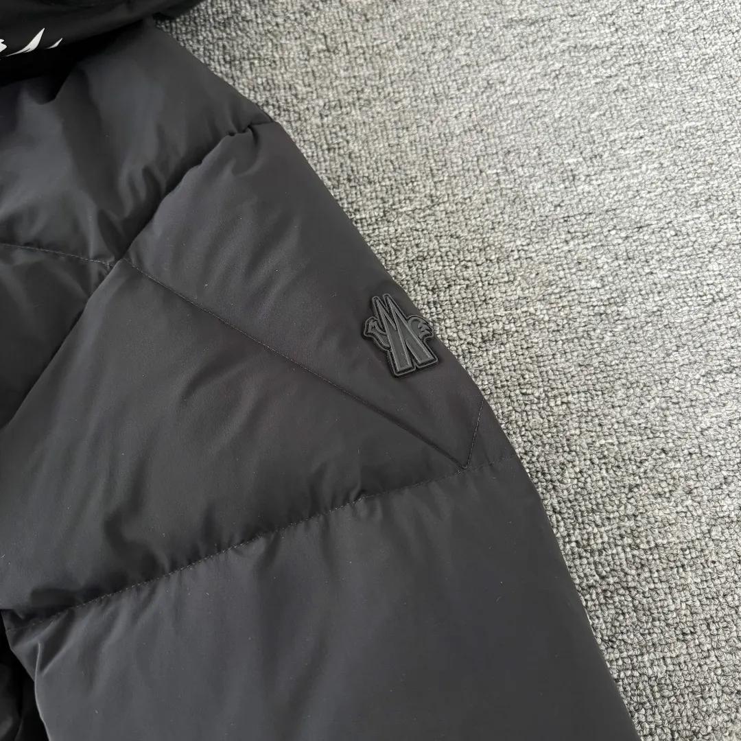 Gore-Tex Waterproof Down Puffer Jacket D55024715 — view 4