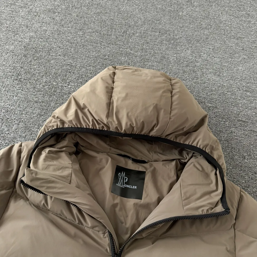 Gore-Tex Waterproof Down-Filled Puffer Jacket D55024716 — view 3