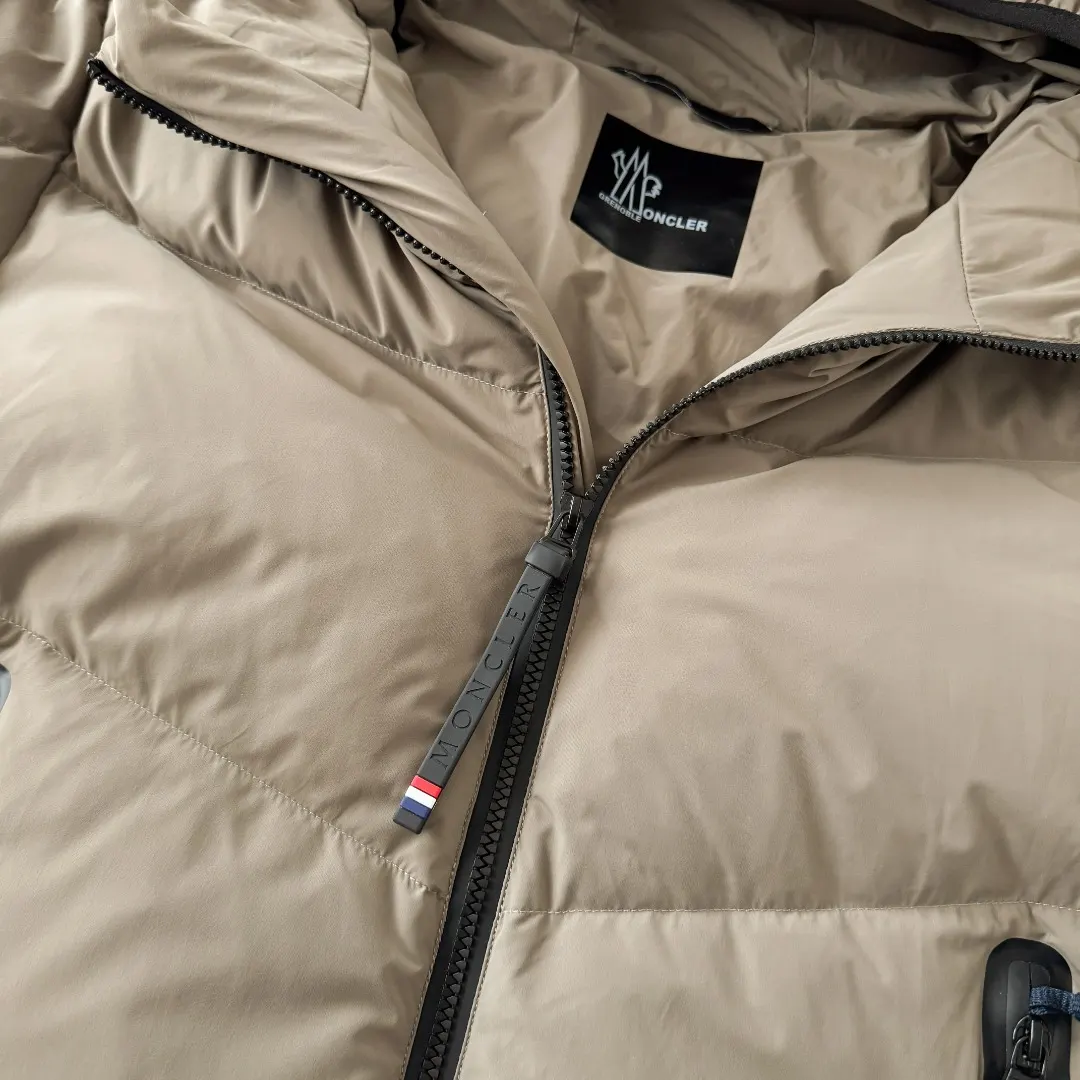 Gore-Tex Waterproof Down-Filled Puffer Jacket D55024716 — view 4