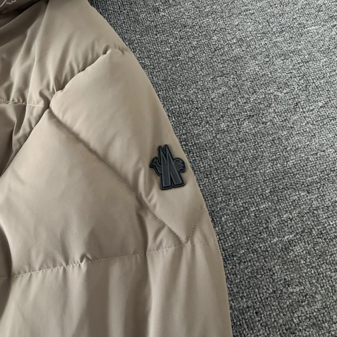 Gore-Tex Waterproof Down-Filled Puffer Jacket D55024716 — view 5