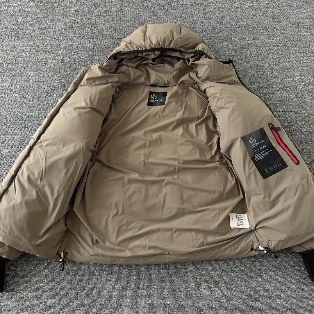 Gore-Tex Waterproof Down-Filled Puffer Jacket D55024716 — view 9