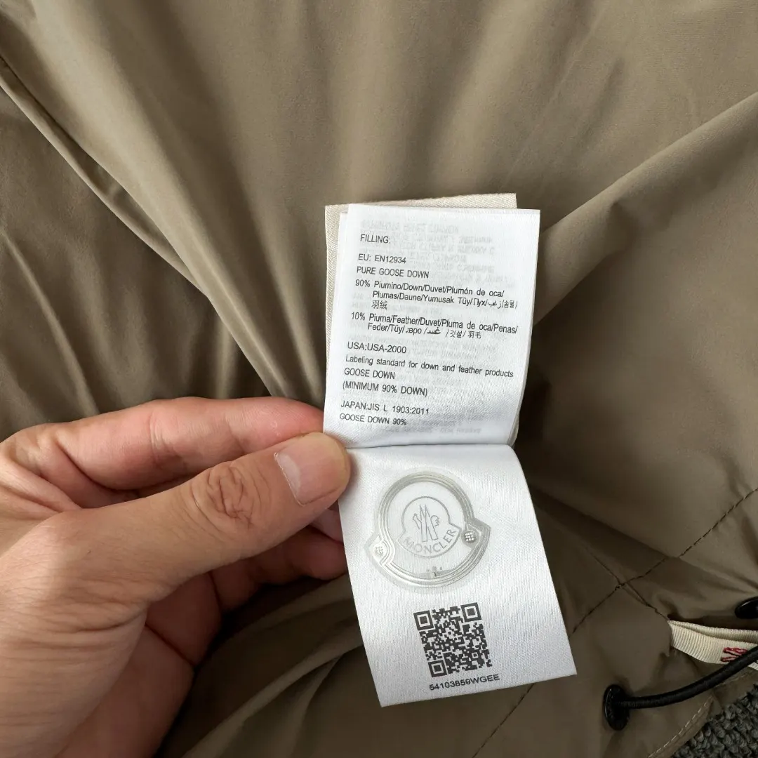 Gore-Tex Waterproof Down-Filled Puffer Jacket D55024716 — view 11