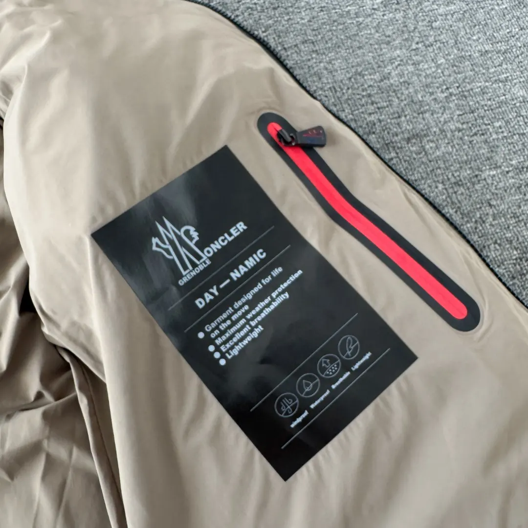Gore-Tex Waterproof Down-Filled Puffer Jacket D55024716 — view 12