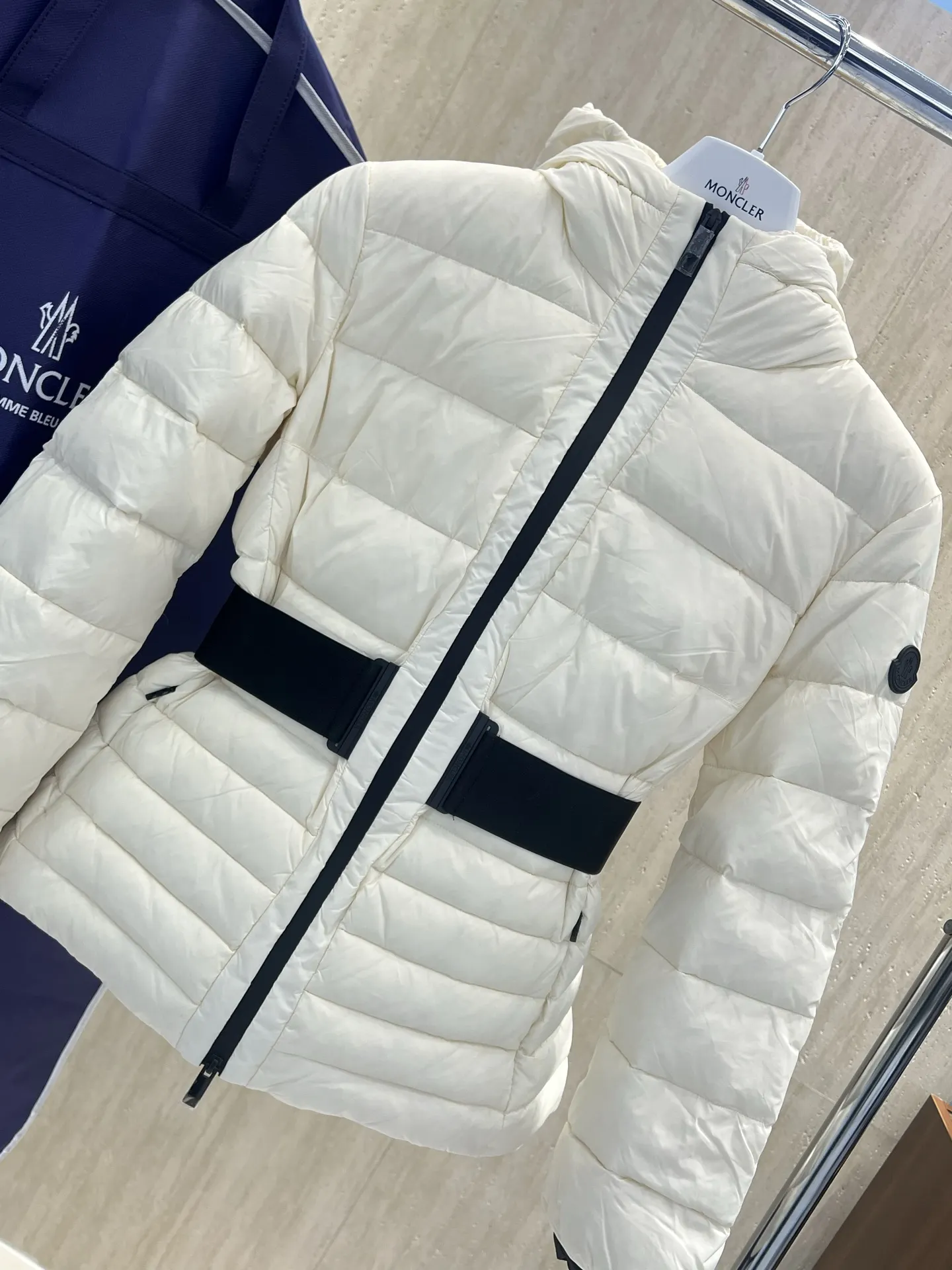 Magnolia Belted Hooded Down Jacket D81021255 — view 2