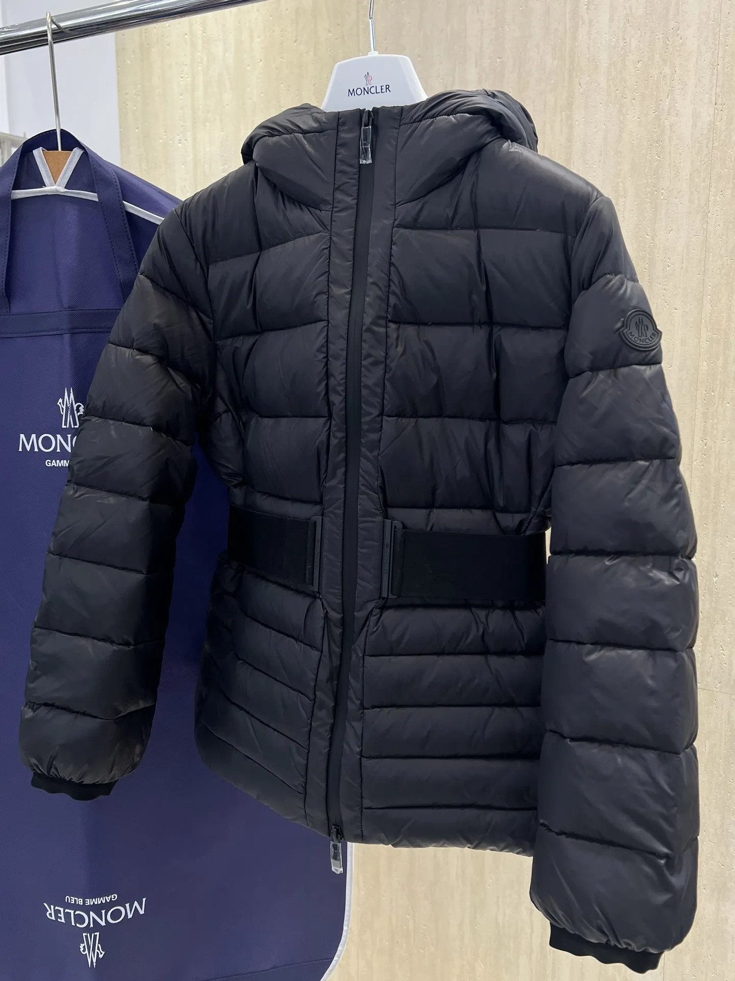 Magnolia Belted Hooded Down Jacket D81021256 — view 2