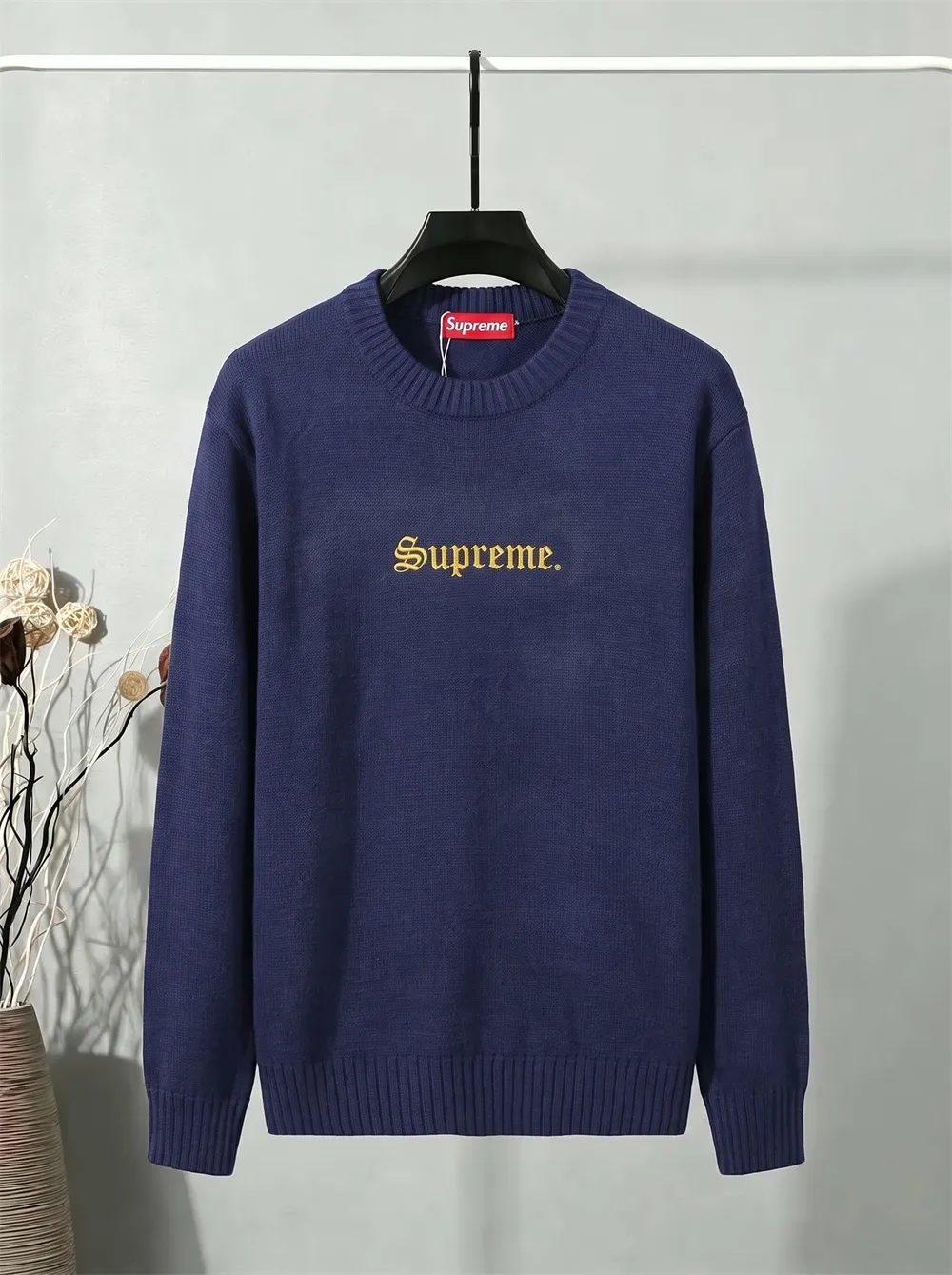 Embroidered Logo Crew-Neck Sweater D20023386