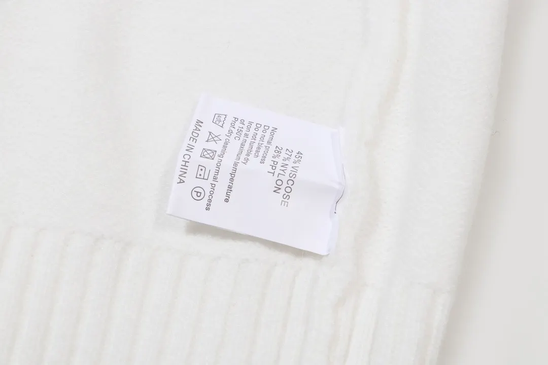 Supreme Embroidered Logo Crew-Neck Sweater D20023387 — view 8