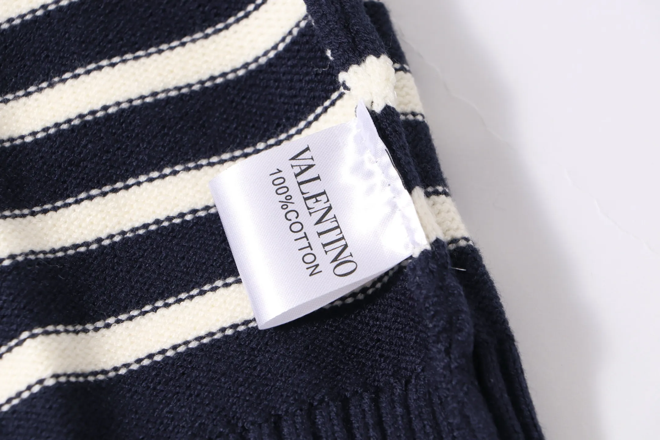 Chez Valentino Striped Logo Crew-Neck Sweater D20023414 — view 3