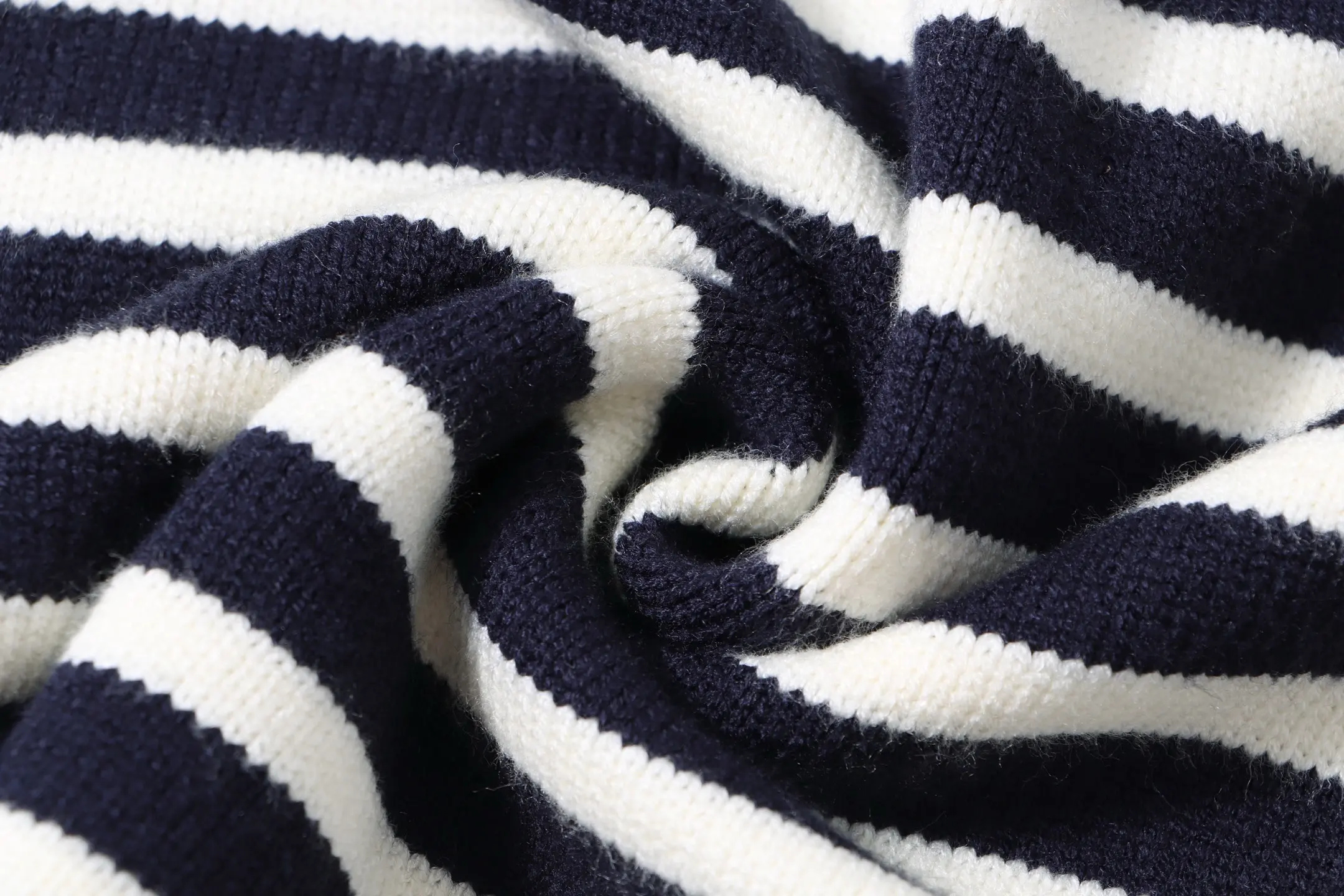 Chez Valentino Striped Logo Crew-Neck Sweater D20023414 — view 7