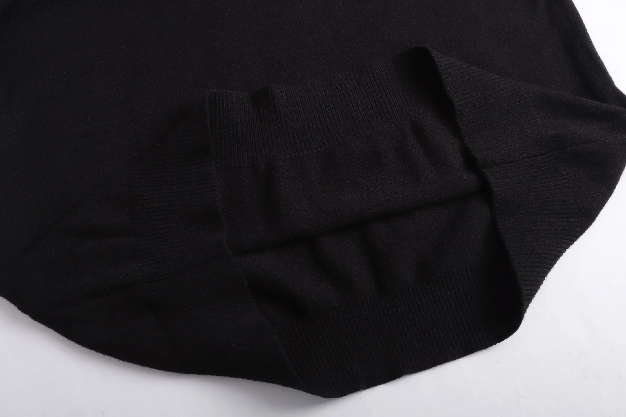 Logo-Embroidered Crew-Neck Sweater D20023379 — view 7