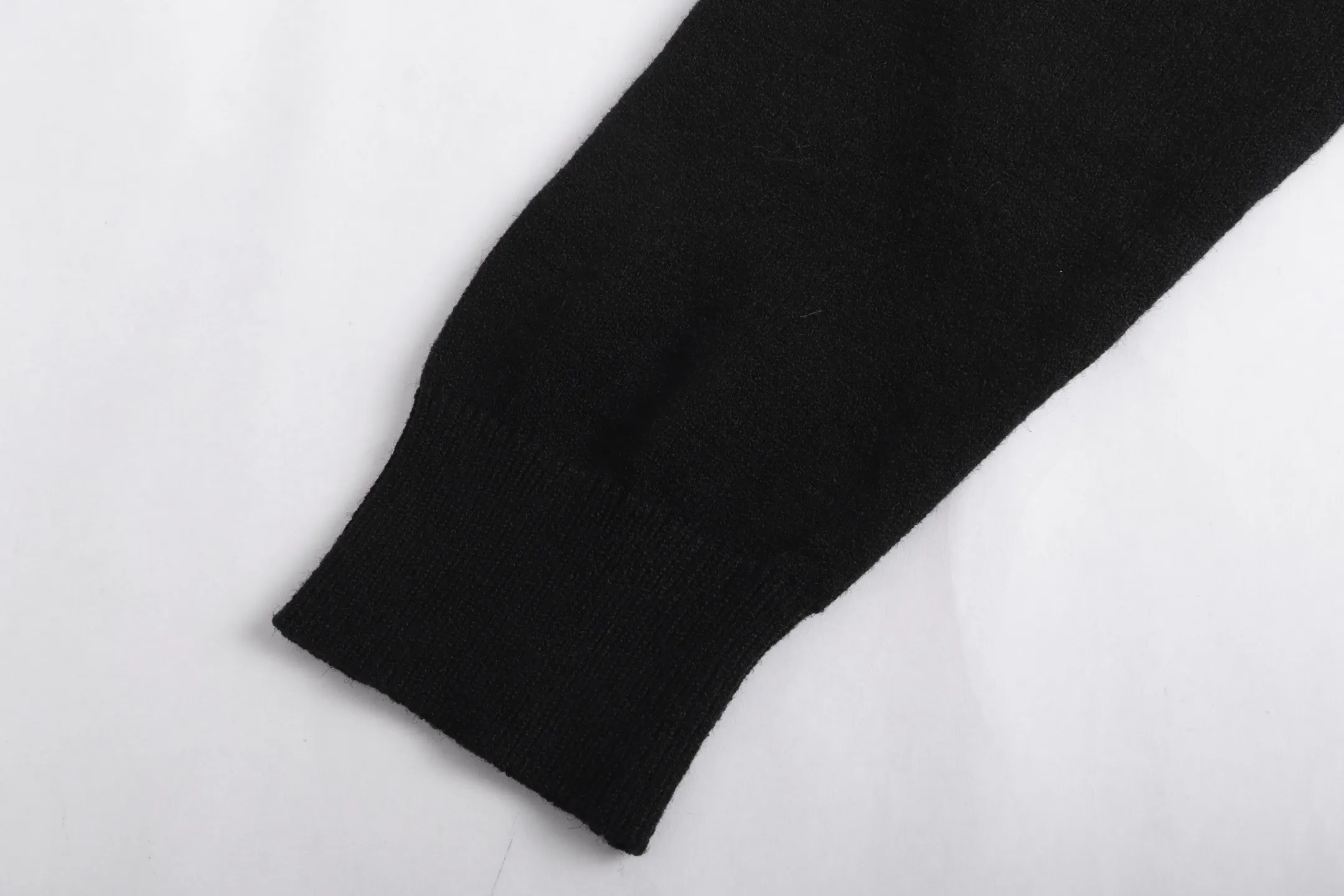 Logo-Embroidered Crew-Neck Sweater D20023379 — view 8