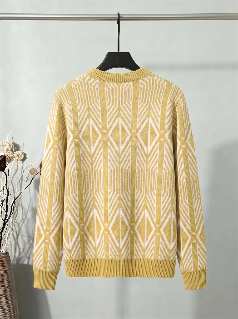 Geometric Jacquard Crew-Neck Sweater D21023376 — view 2