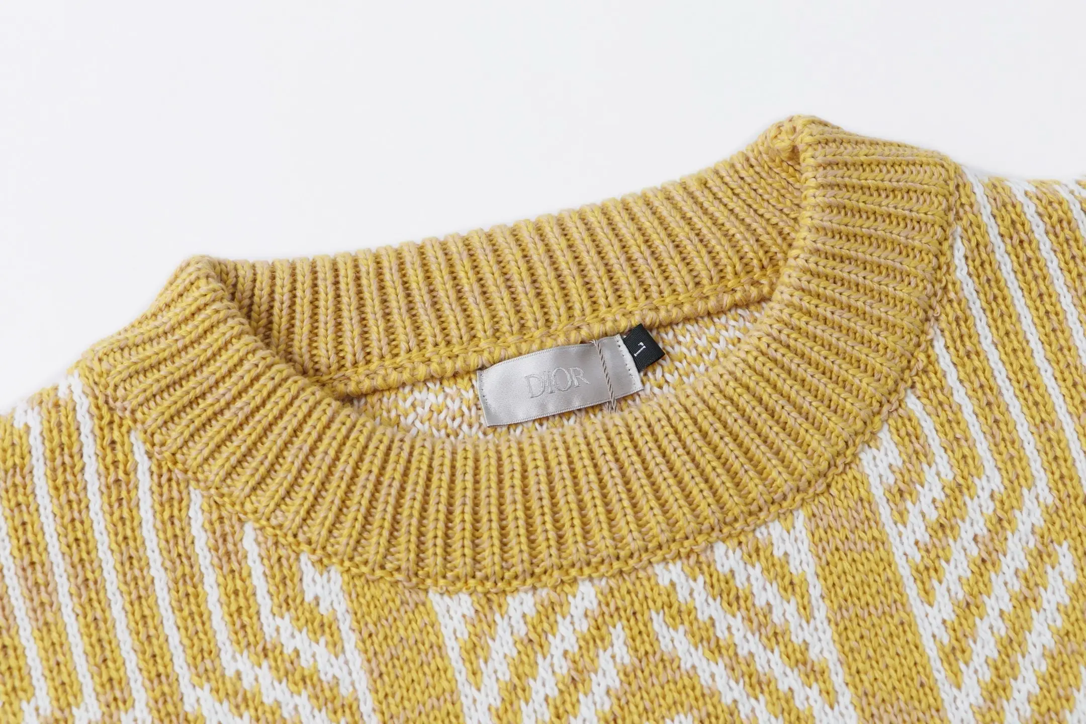 Geometric Jacquard Crew-Neck Sweater D21023376 — view 6