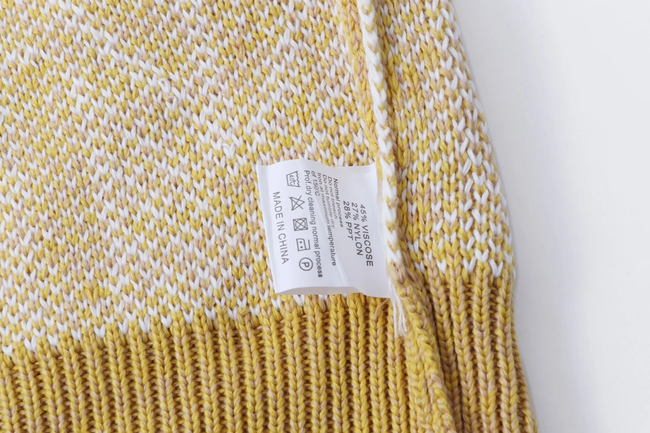Geometric Jacquard Crew-Neck Sweater D21023376 — view 8