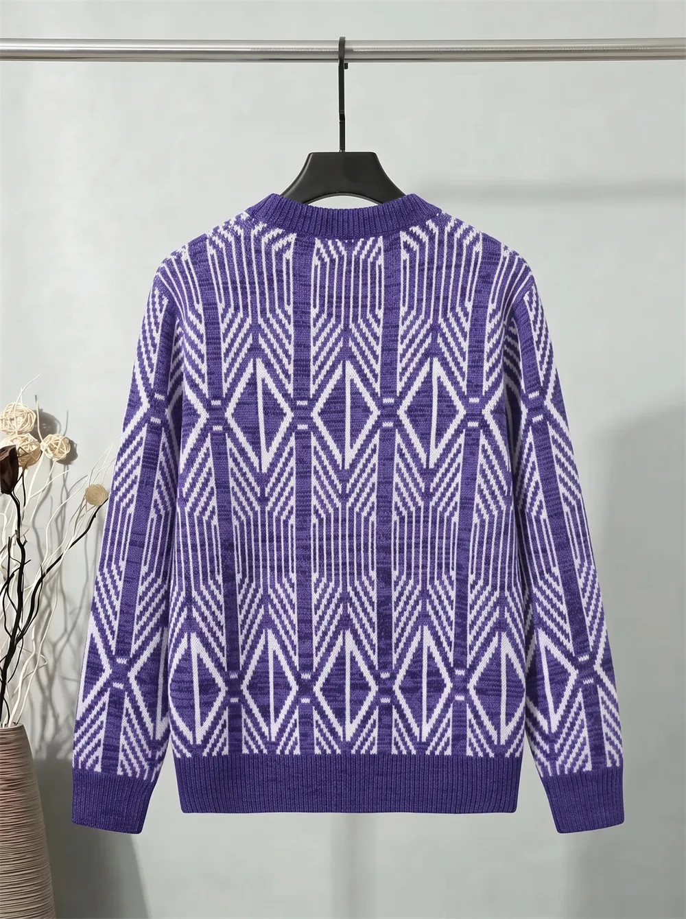 Geometric Jacquard Logo Crew-Neck Sweater D21023375 — view 2