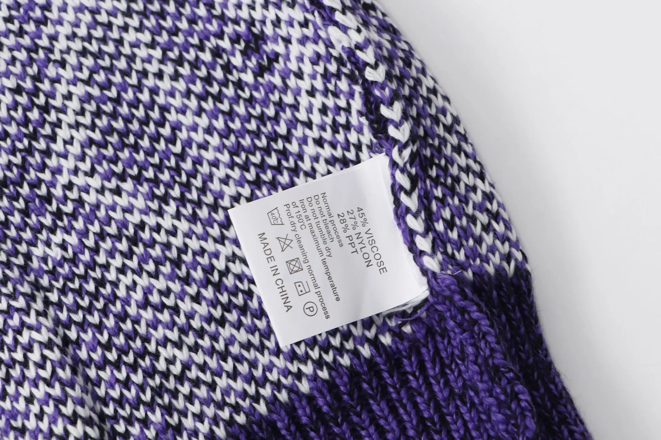 Geometric Jacquard Logo Crew-Neck Sweater D21023375 — view 4