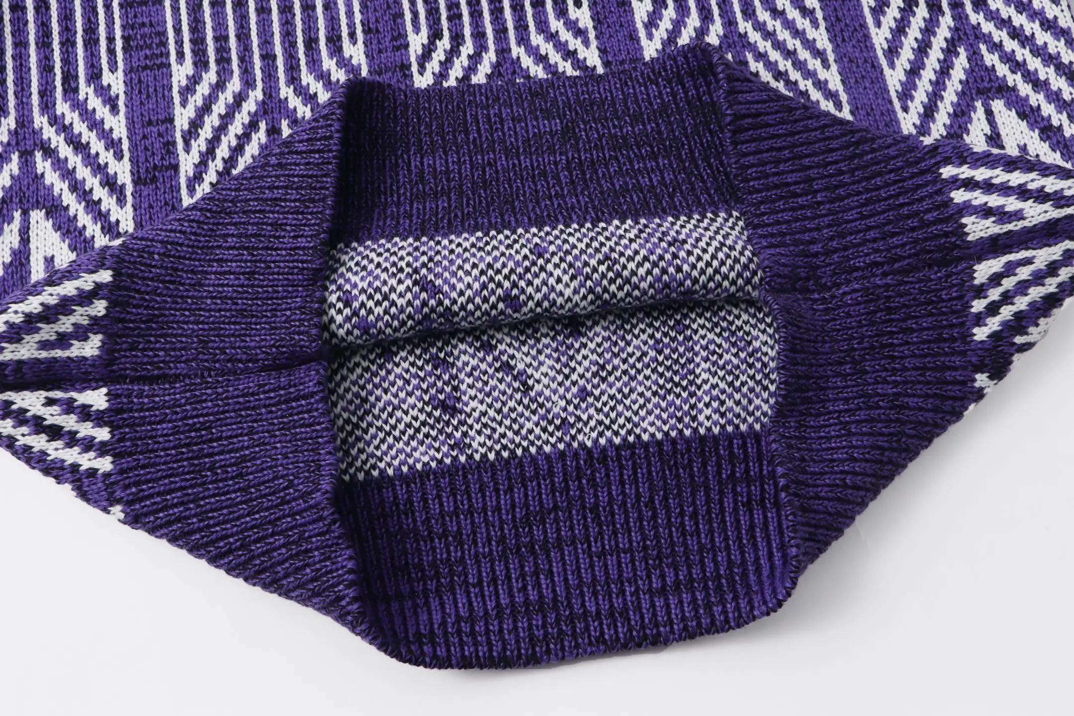 Geometric Jacquard Logo Crew-Neck Sweater D21023375 — view 5