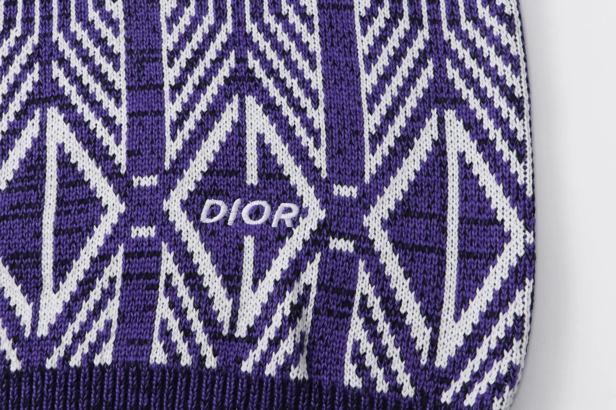 Geometric Jacquard Logo Crew-Neck Sweater D21023375 — view 6