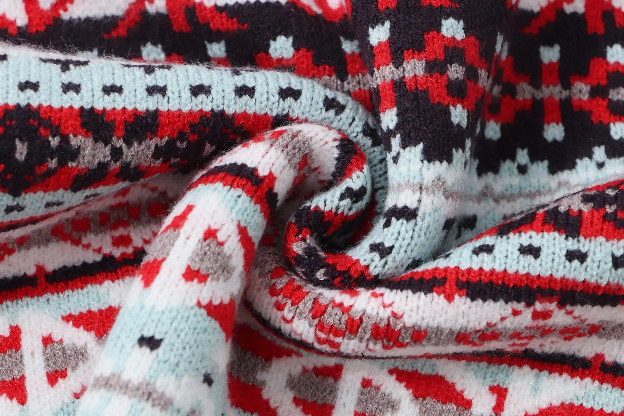 Fair Isle Intarsia Crew-Neck Sweater D21023374 — view 7