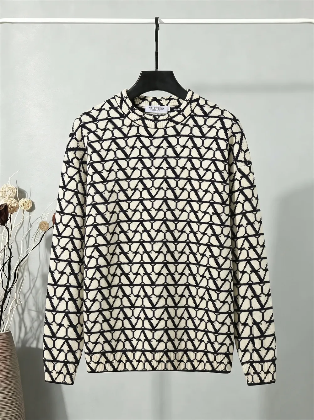 V-Logo Monogram Jacquard Crew-Neck Sweater D21023402