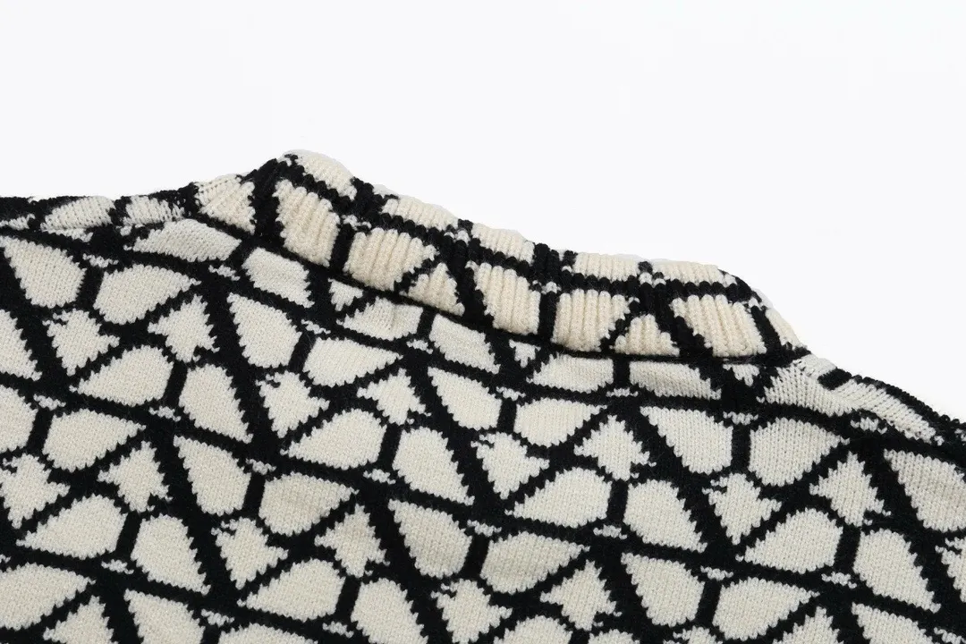 V-Logo Monogram Jacquard Crew-Neck Sweater D21023402 — view 7