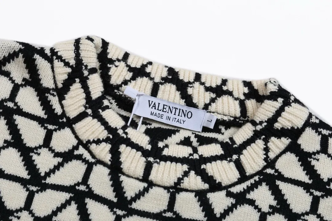 V-Logo Monogram Jacquard Crew-Neck Sweater D21023402 — view 8