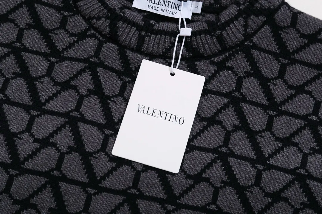 V-Logo Monogram Jacquard Crew-Neck Sweater D21023404 — view 4