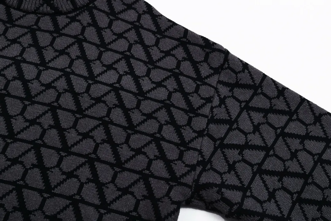 V-Logo Monogram Jacquard Crew-Neck Sweater D21023404 — view 6