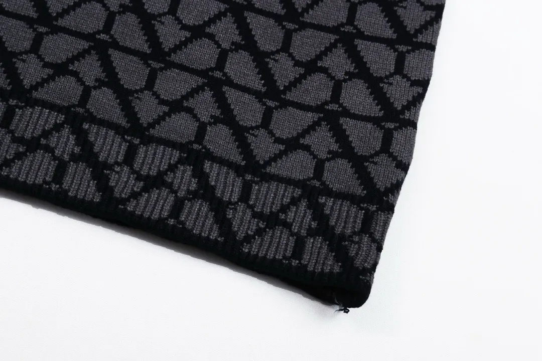V-Logo Monogram Jacquard Crew-Neck Sweater D21023404 — view 7