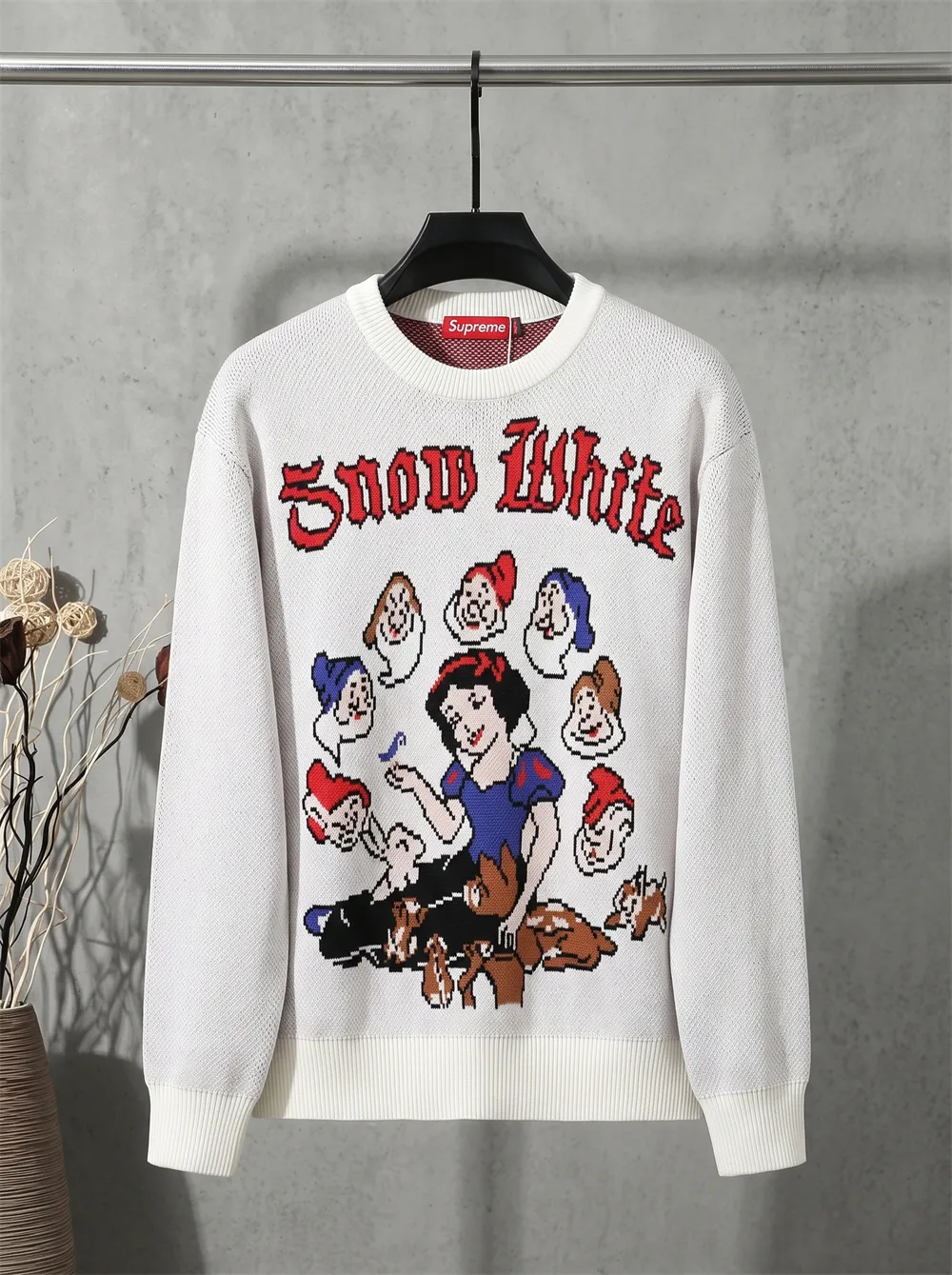 Snow White Jacquard Crew-Neck Sweater D22023390