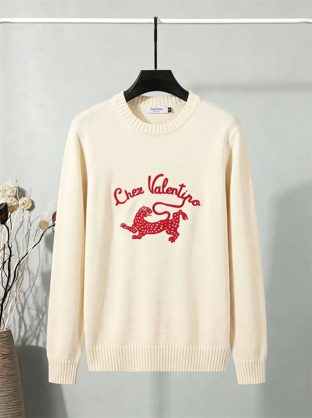 Chez Valentino Leopard Logo Embroidered Sweater D22023405